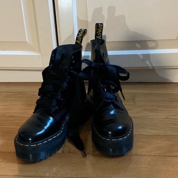 Platform Dr Martens with Ribbon Laces